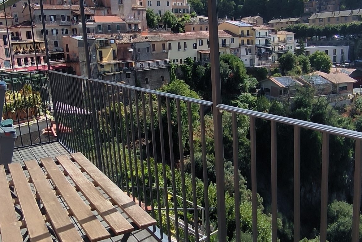 Appartamento in Vendita a Nemi – Incantevole Vista sul Lago