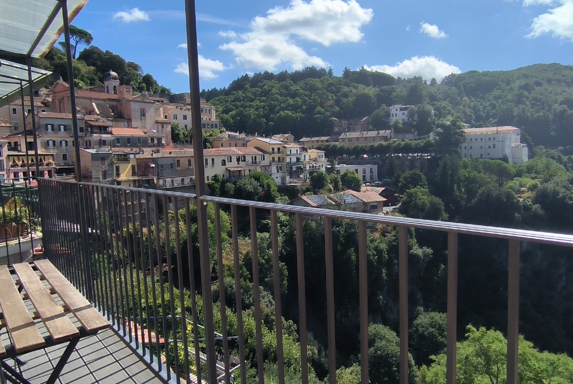 Appartamento in Vendita a Nemi – Incantevole Vista sul Lago