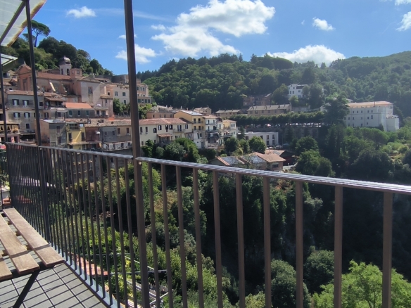 Appartamento in Vendita a Nemi – Incantevole Vista sul Lago