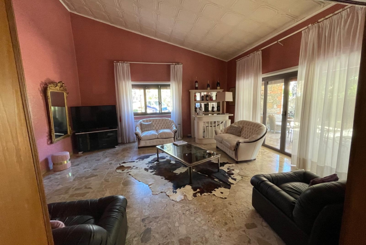 Appartamento in Vendita a Nemi – Incantevole Vista sul Lago
