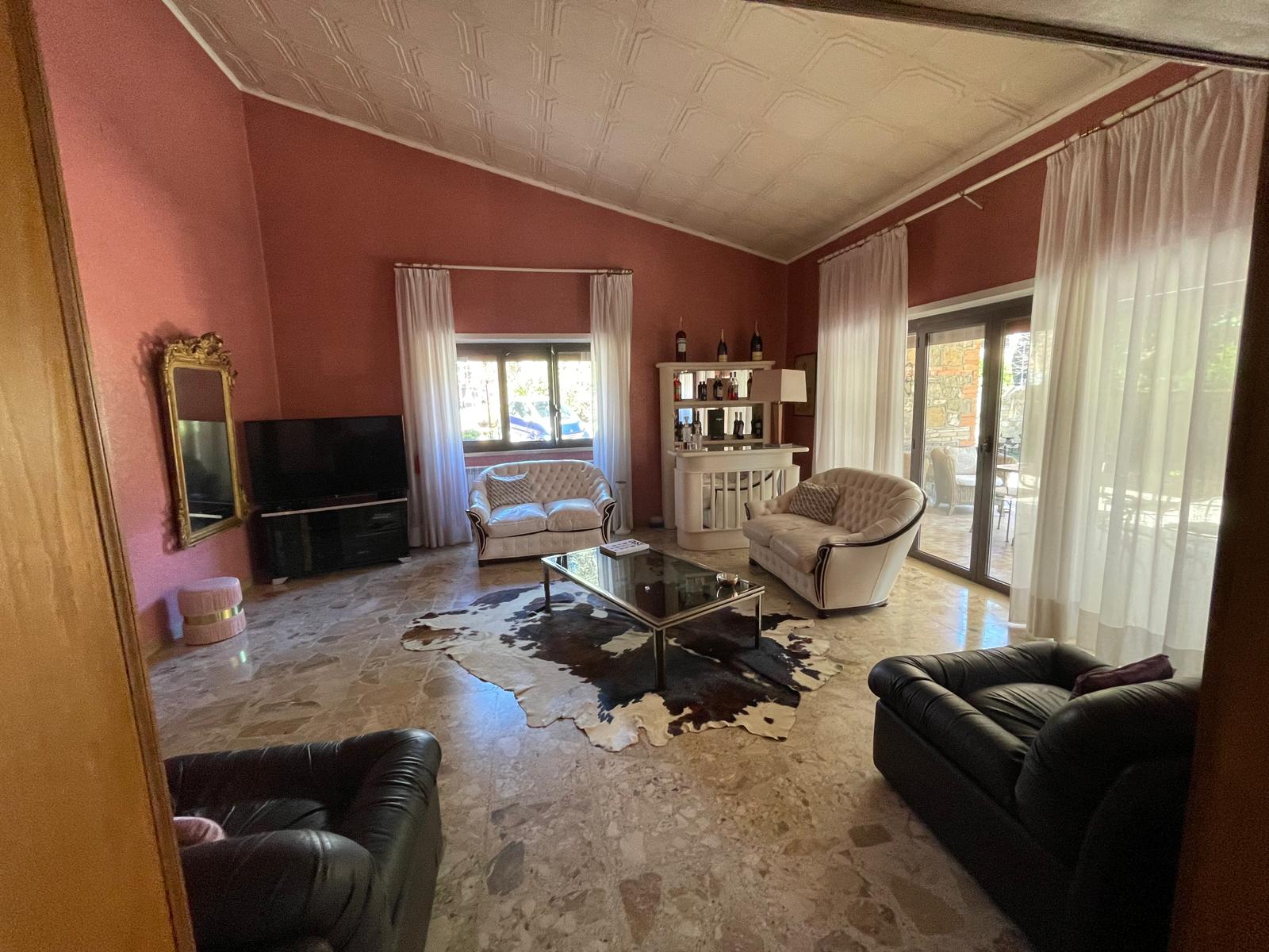 WhatsApp Image 2026-09-08 at 16.40.57 (2) Appartamento in Vendita a Nemi – Incantevole Vista sul Lago