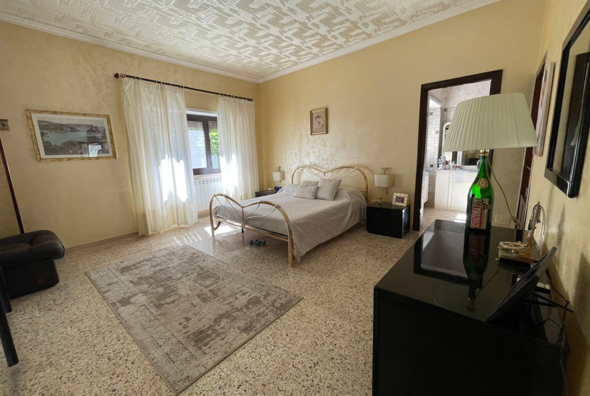 Appartamento in Vendita a Nemi – Incantevole Vista sul Lago