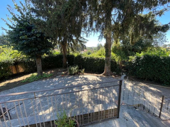 Appartamento in Vendita a Nemi – Incantevole Vista sul Lago