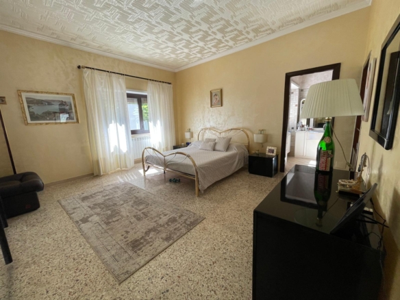 Appartamento in Vendita a Nemi – Incantevole Vista sul Lago
