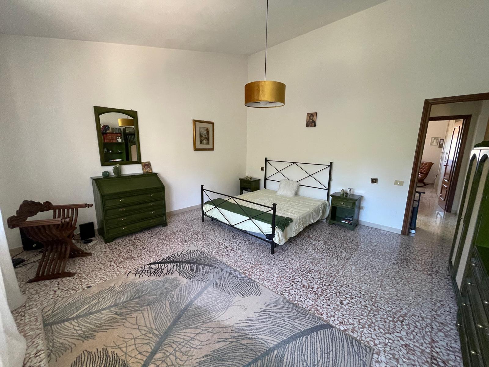 WhatsApp Image 2026-09-08 at 16.40.59 (2) Appartamento in Vendita a Nemi – Incantevole Vista sul Lago